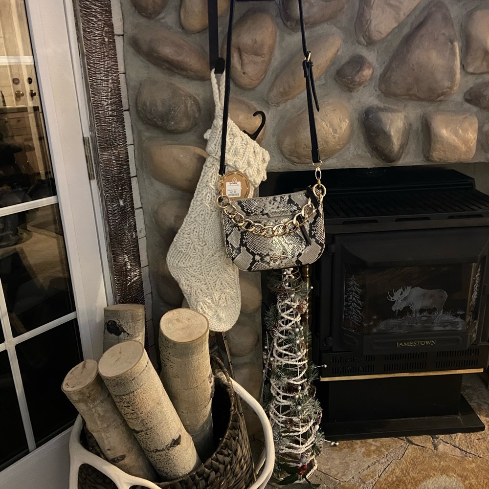 Jessica Simpson handbag (purse) snakeskin look
